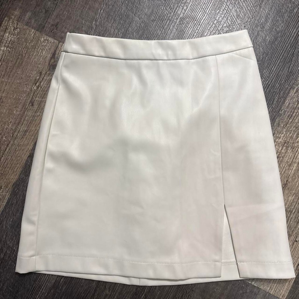 Abercrombie & Fitch size XS White faux leather mini skirt